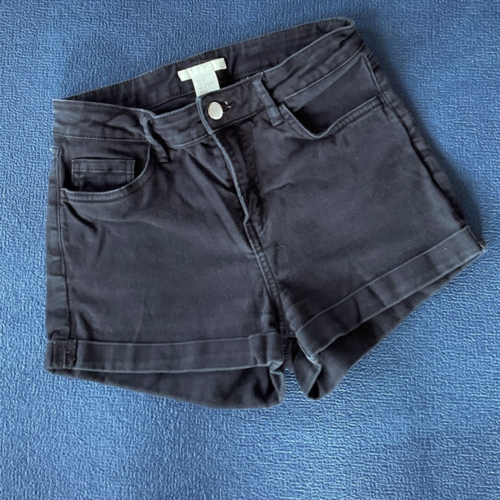 Black H&M shorts